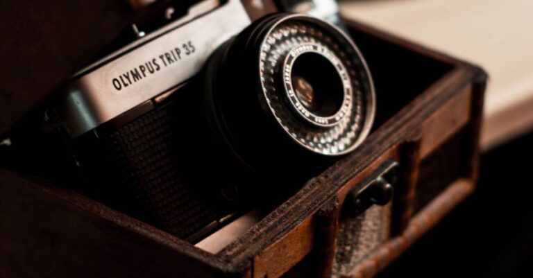 Compact Design - Retro photo camera in classic chest